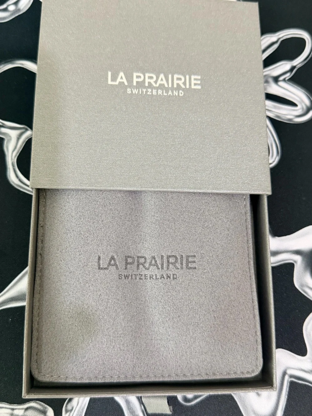 La Prairie Facial Massage Are Sculpting Tools Marble Stainless Steel Suede Pouch